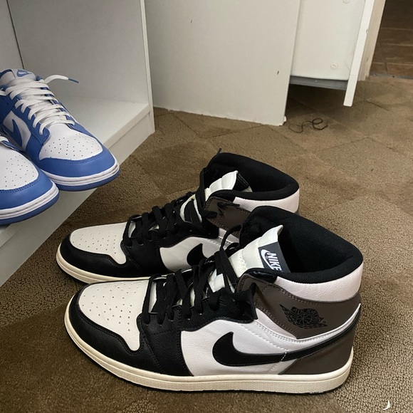JORDAN 1 RETRO HIGH (MOCHA) - Picture 1 of 4